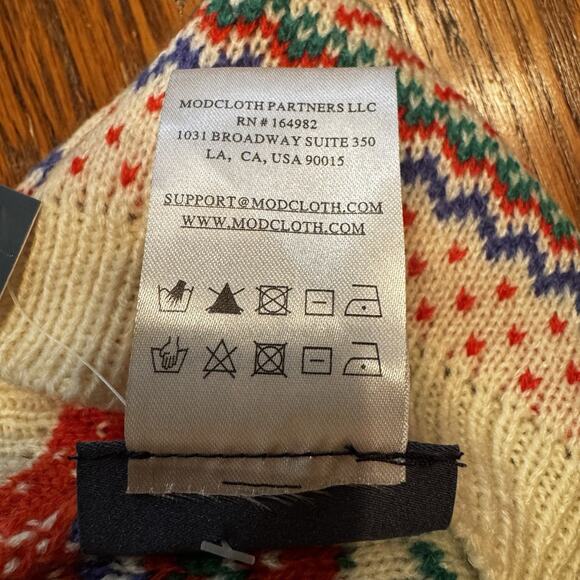 NEW Dinosaur Pom Pom Beanie Hat Toque Fair Isle Nordic Modcloth Kitschy Novelty - Picture 6 of 9